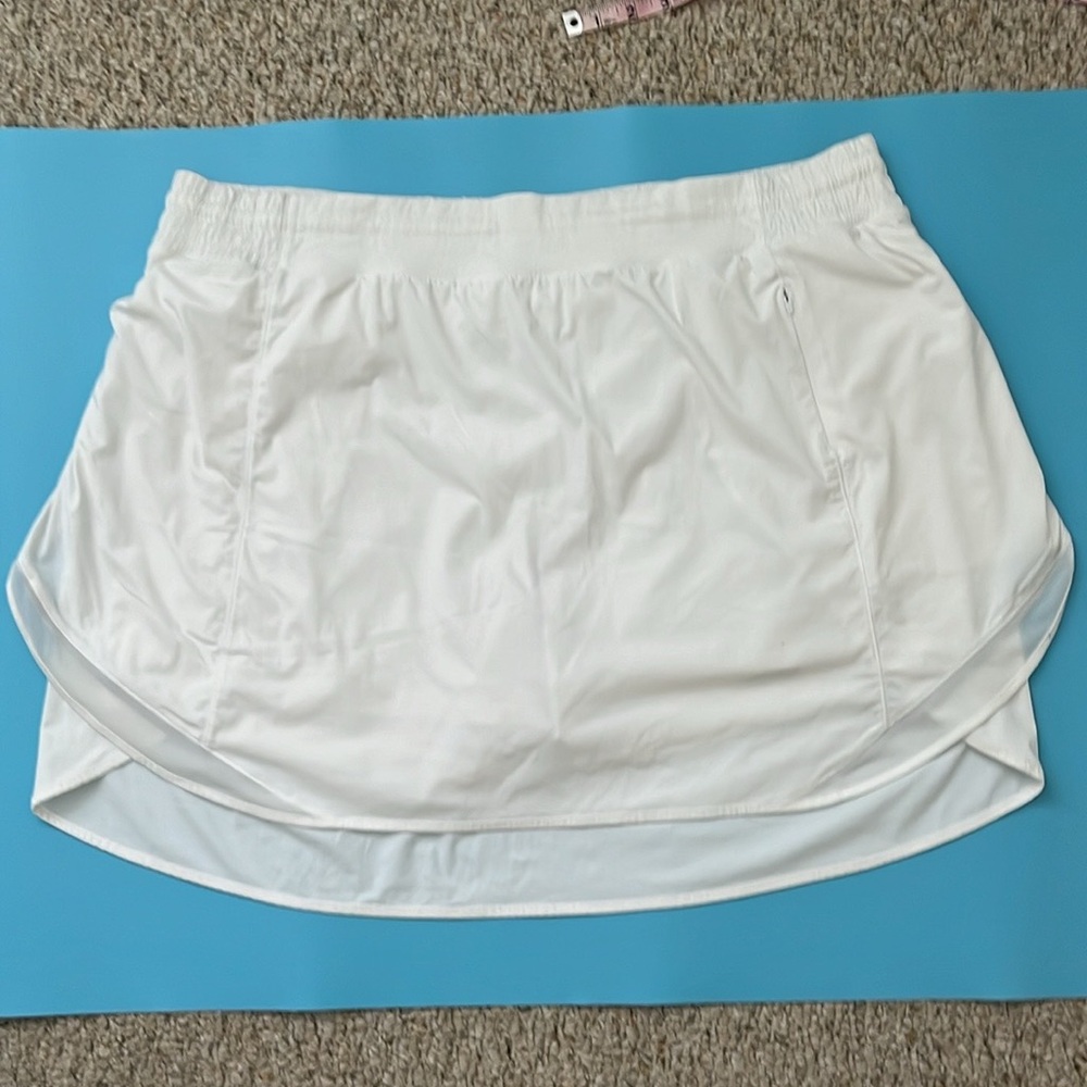 Lululemon: Hotty Hot High-Rise Skirt / Skort Size:  In White